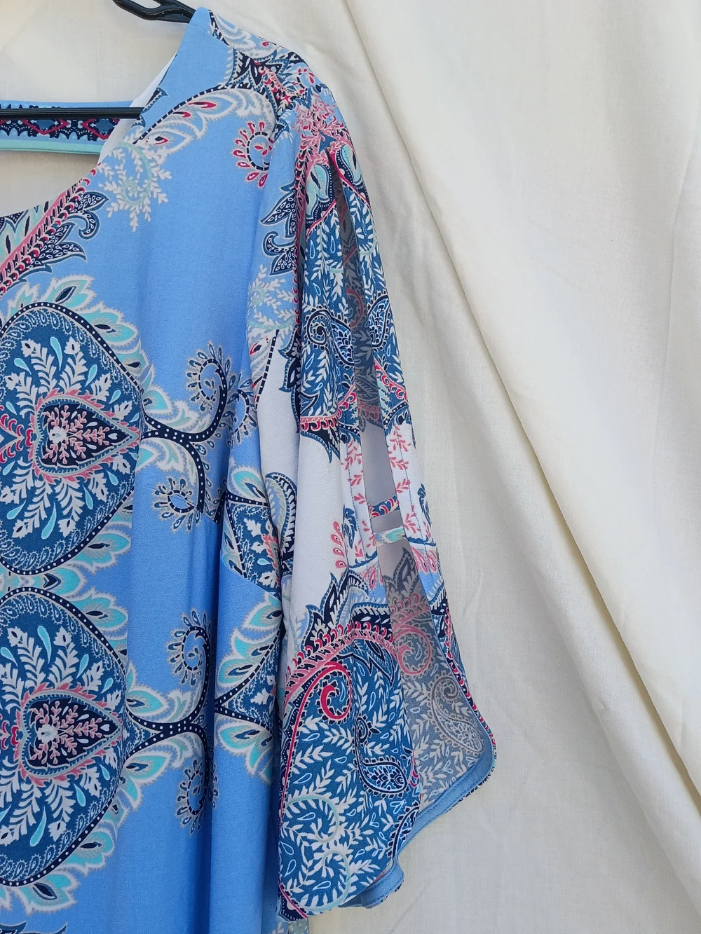 Roz & Ali Blue and White Paisley Midi Dress With Flutter Sleeves - Picture 6 of 6